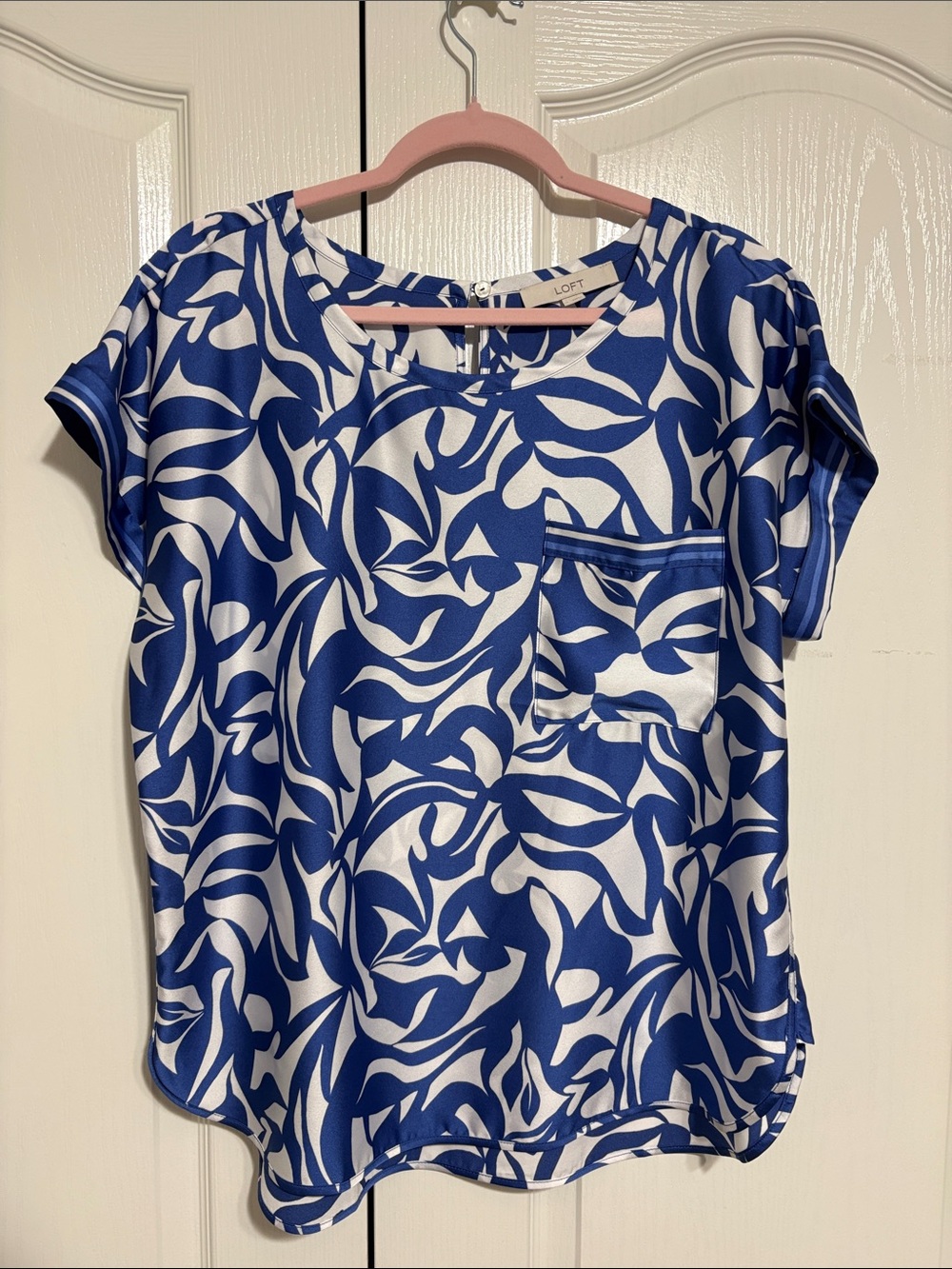 LOFT White and Blue Abstract Leaf Pocket Blouse